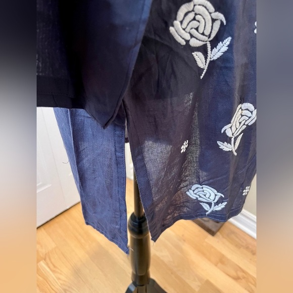 NWOT/Anavya Collection blue kurti rose pattern/white embroidery/notch collar💙🤍 - Picture 8 of 9